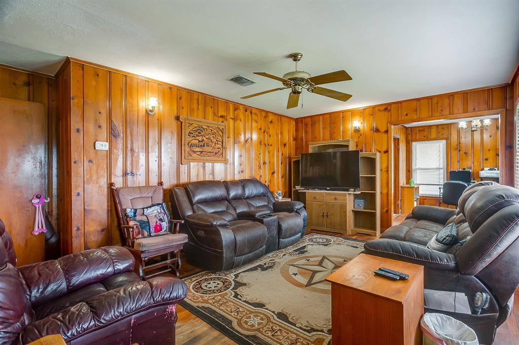 300 S Caddo Street Property Photo 9