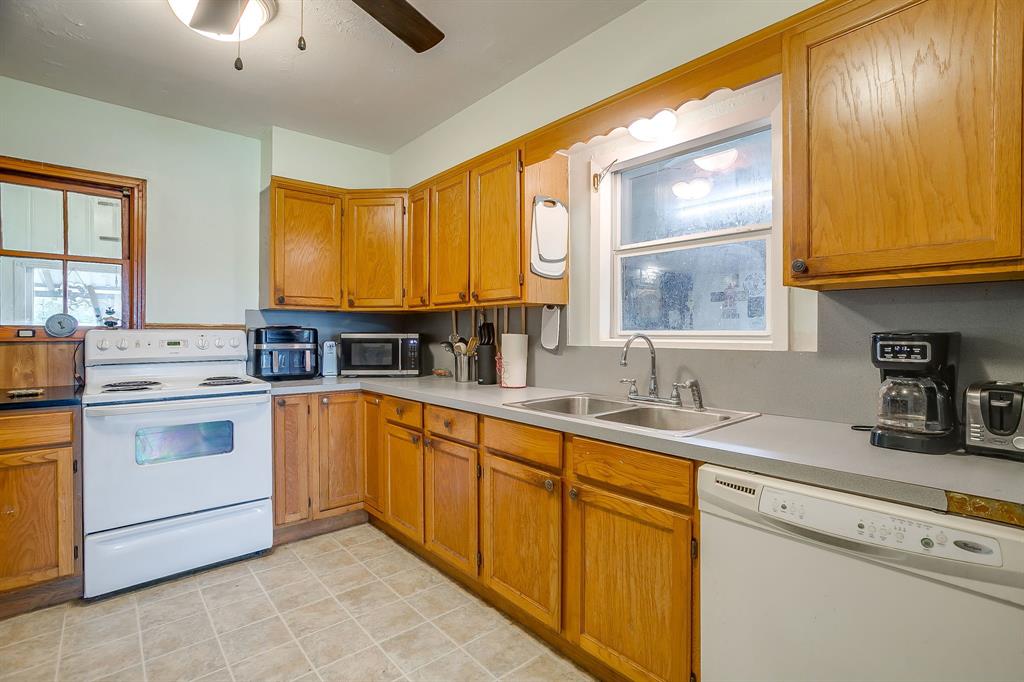 300 S Caddo Street Property Photo 13