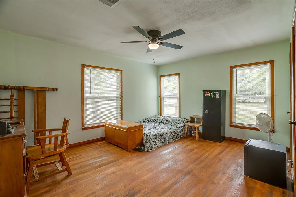 300 S Caddo Street Property Photo 23