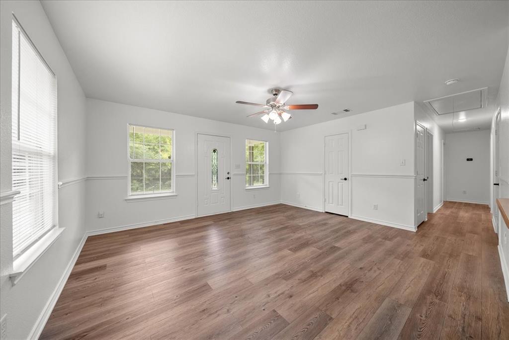 404 W Day Street Property Photo 3