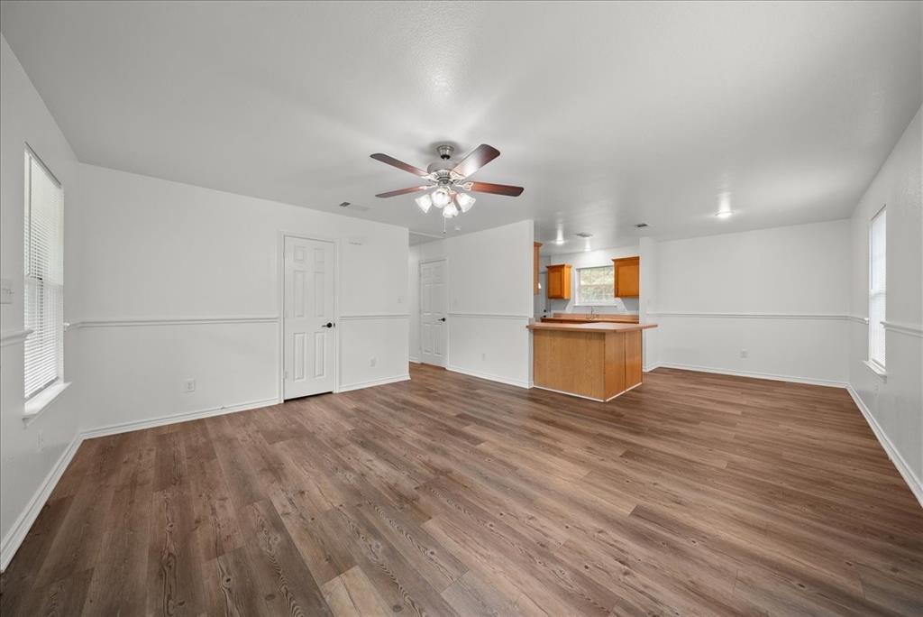 404 W Day Street Property Photo 4
