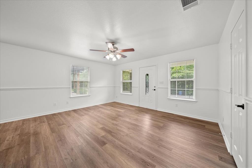 404 W Day Street Property Photo 5