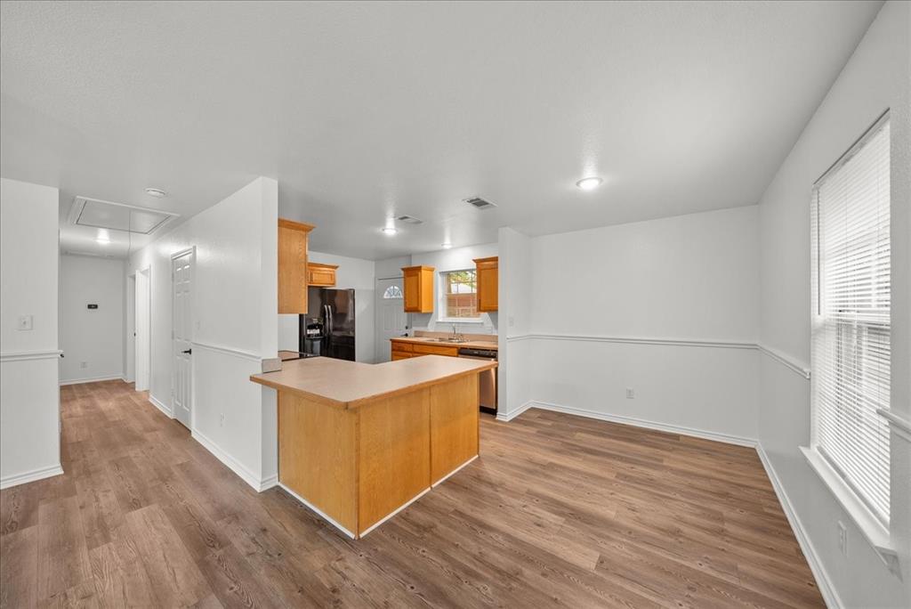 404 W Day Street Property Photo 6