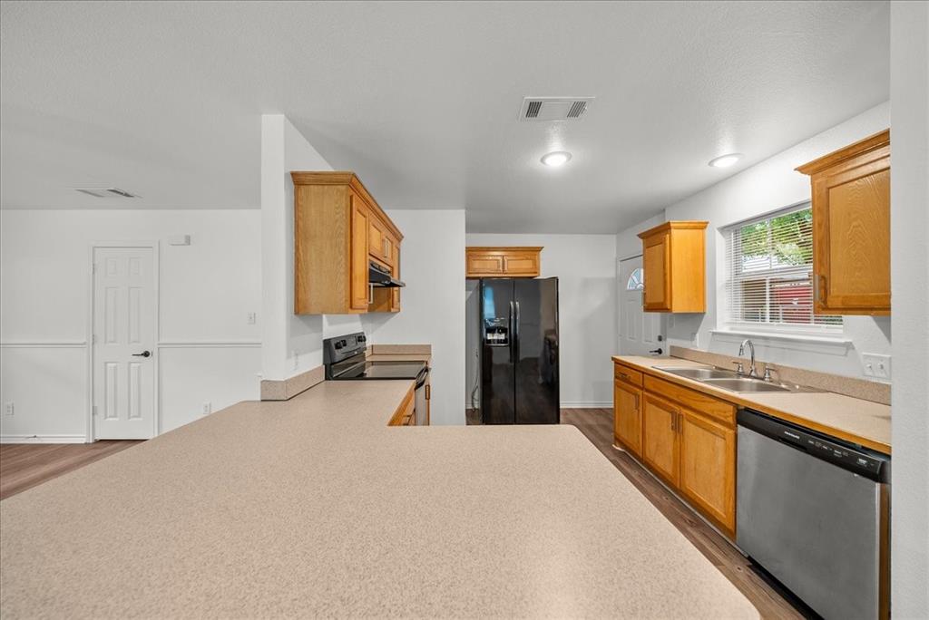 404 W Day Street Property Photo 8