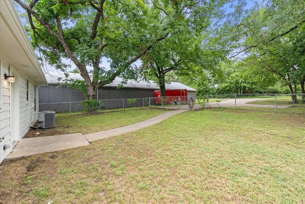 404 W Day Street Property Photo 19