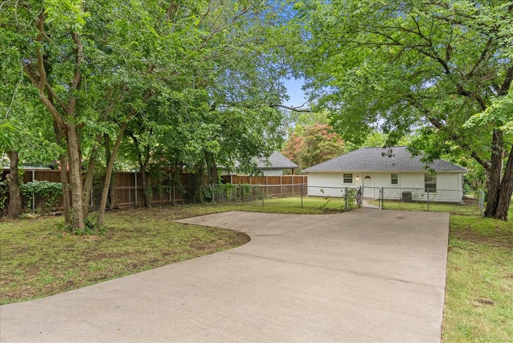 404 W Day Street Property Photo 21