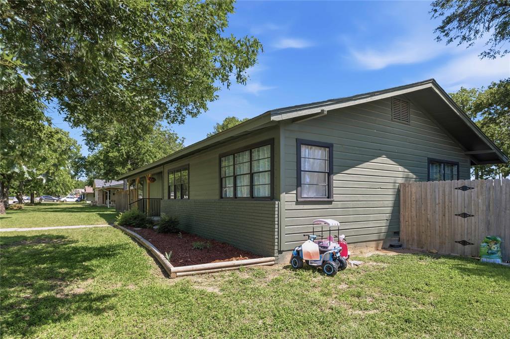 1908 8th Street Property Photo 36