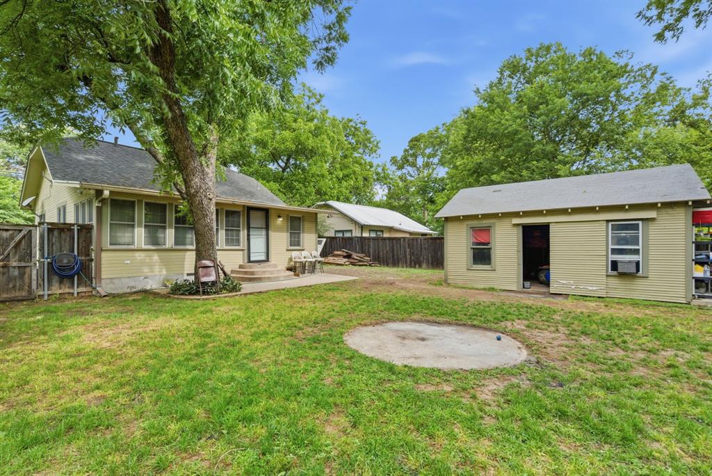 525 S Austin Street Property Photo 3