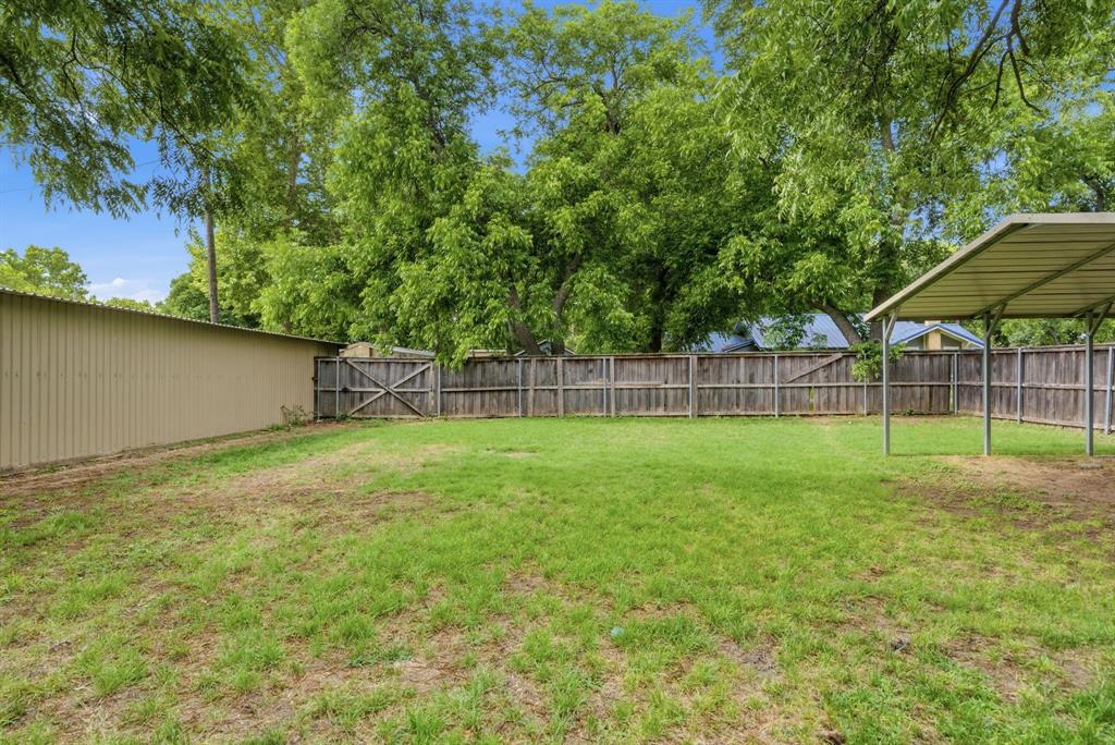 525 S Austin Street Property Photo 5