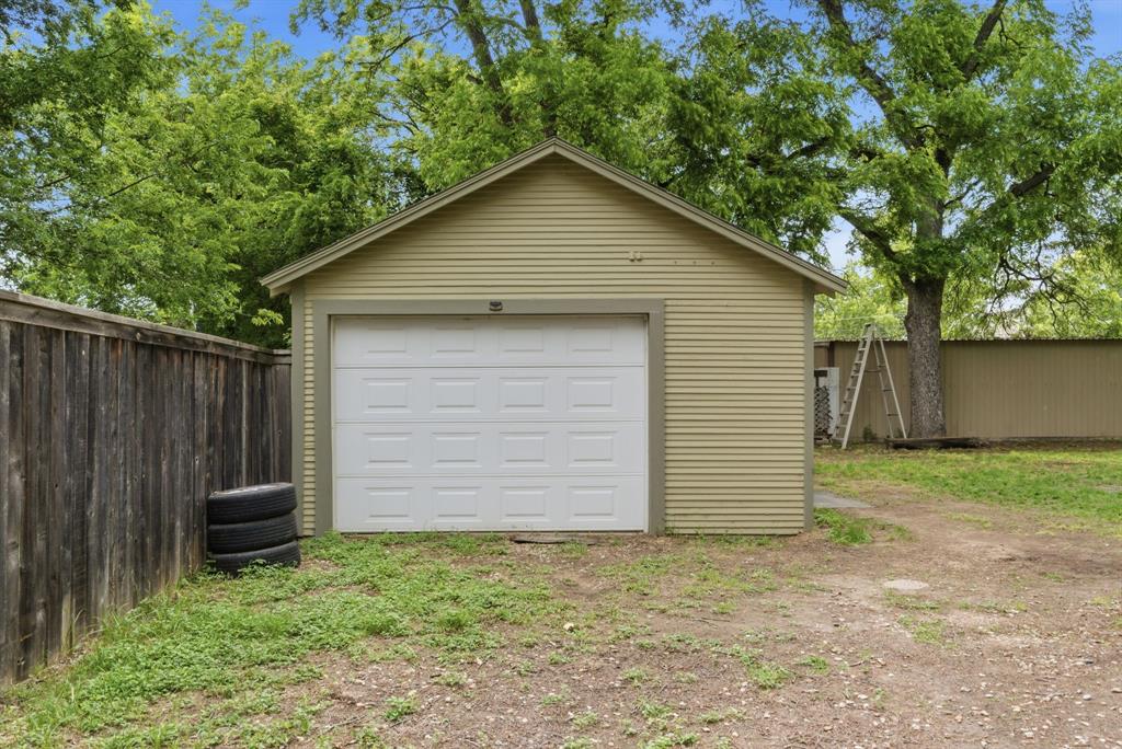 525 S Austin Street Property Photo 6