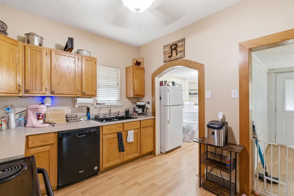 525 S Austin Street Property Photo 9