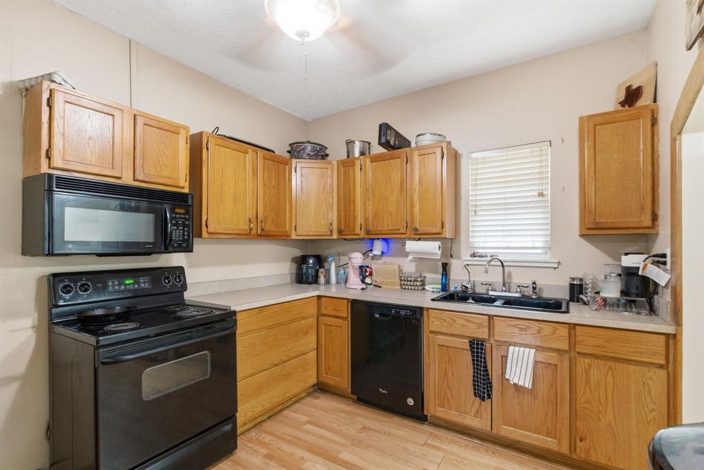 525 S Austin Street Property Photo 10