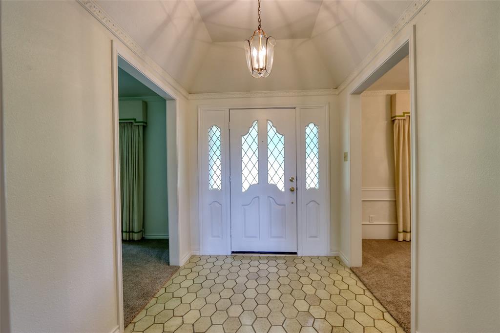 1113 Mockingbird Circle Property Photo 3