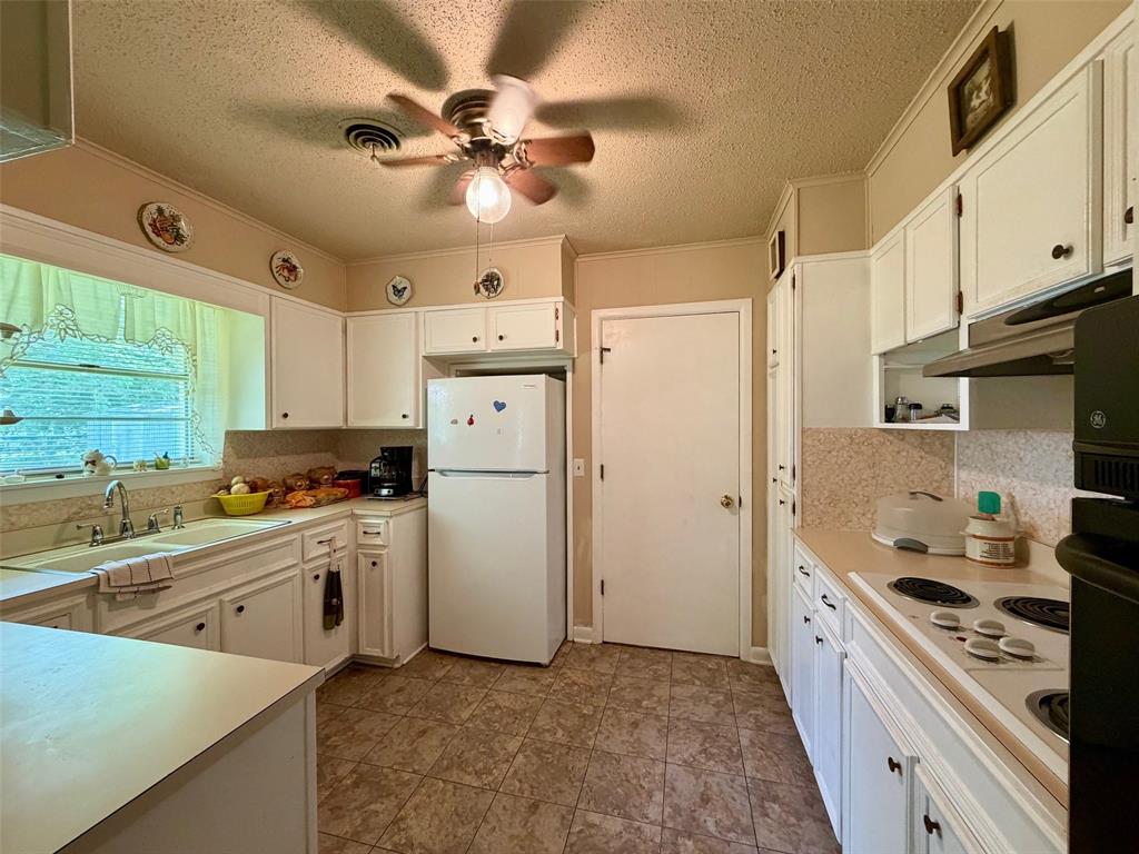 802 W 4th Street Property Photo 4