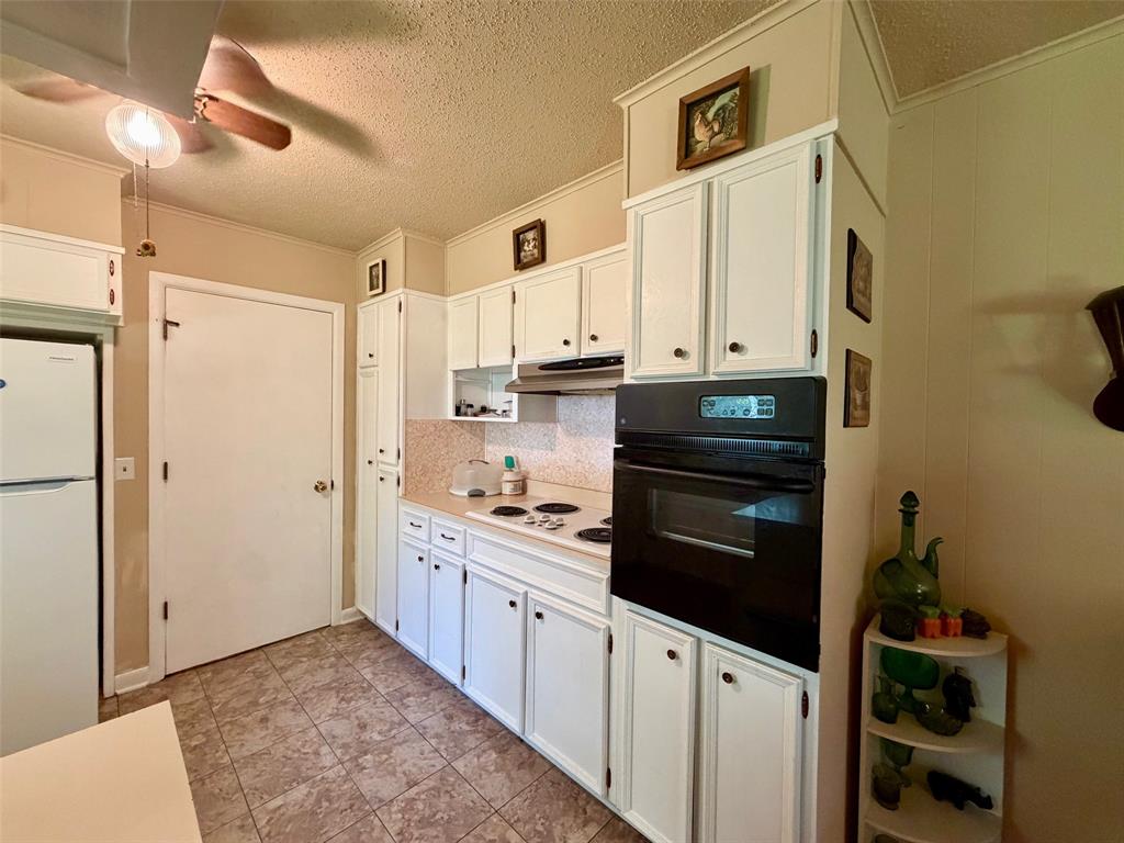 802 W 4th Street Property Photo 5