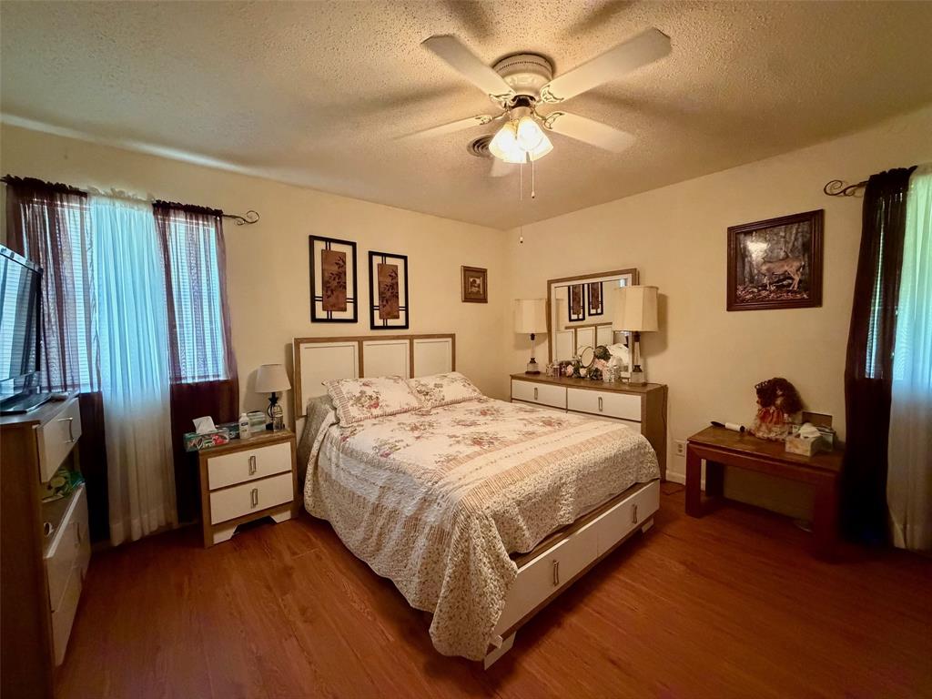 802 W 4th Street Property Photo 6