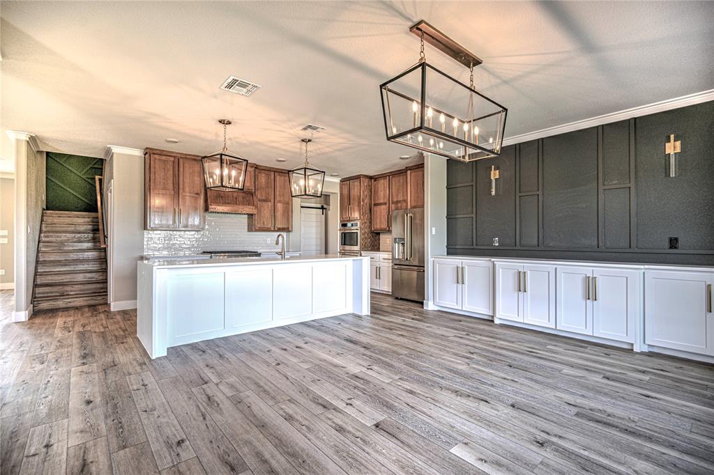 8186 S Lone Star Parkway Property Photo 13