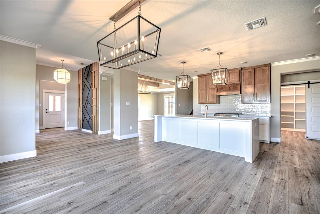 8186 S Lone Star Parkway Property Photo 14