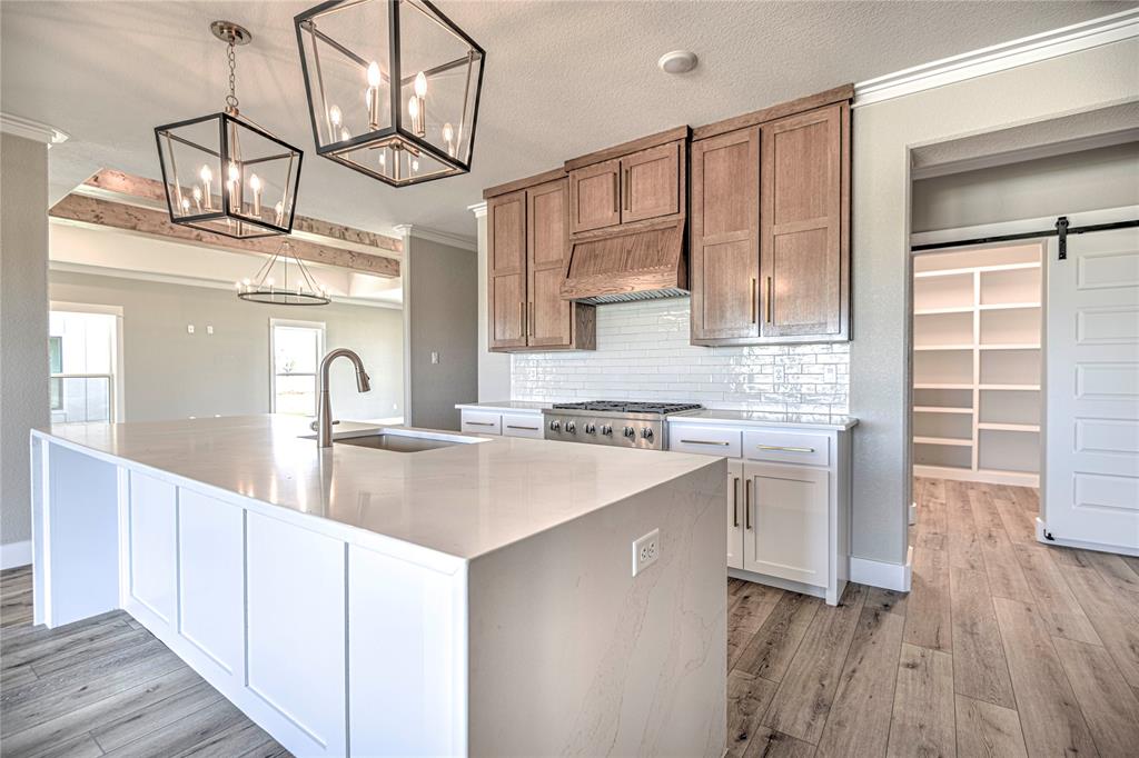 8186 S Lone Star Parkway Property Photo 15