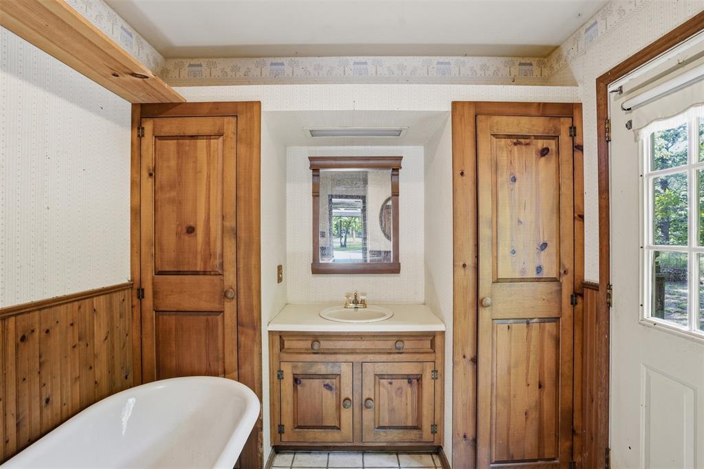 1000 Barry Lane Property Photo 35