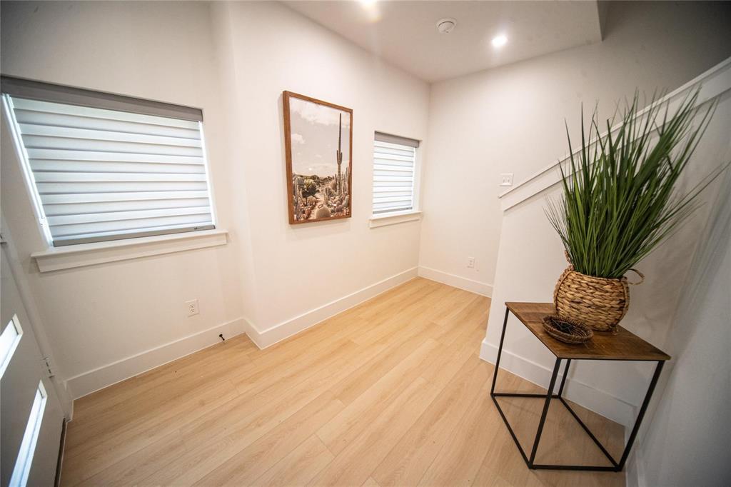 236 Urbane Crest Drive Property Photo 4