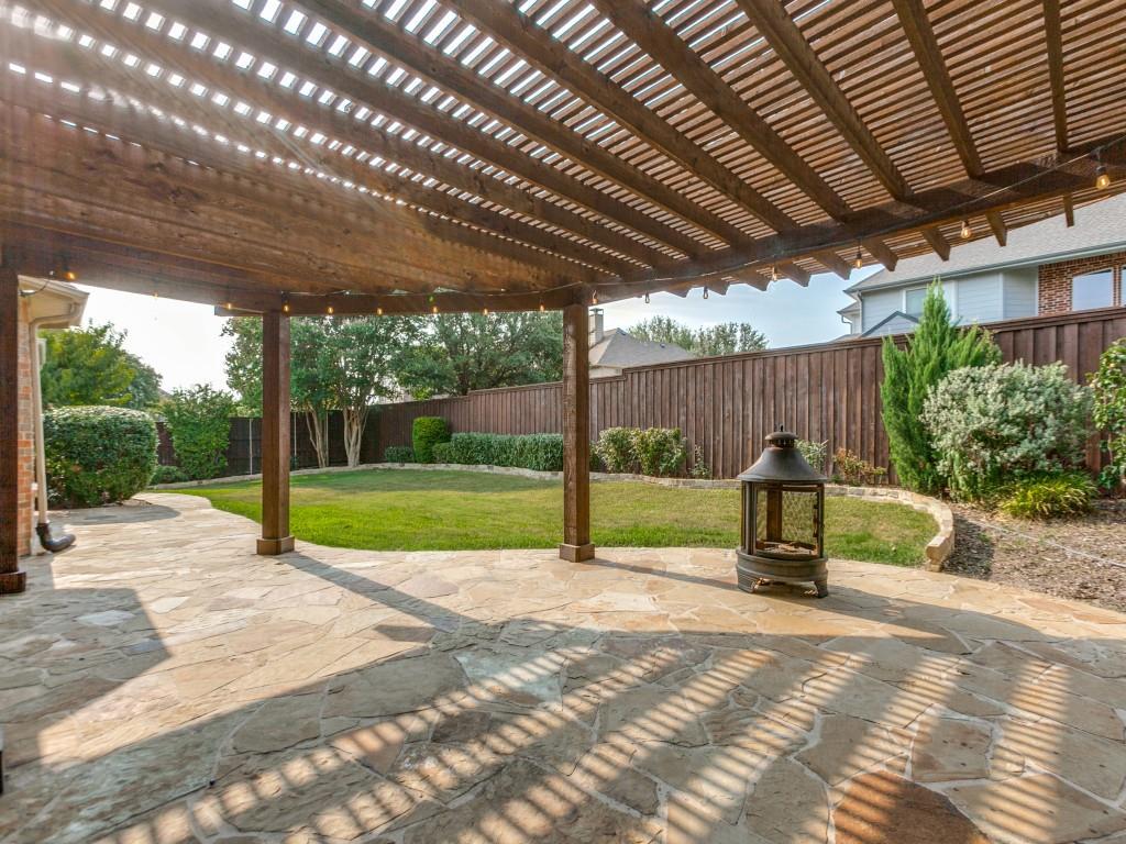 421 Shady Oaks Drive Property Photo 1