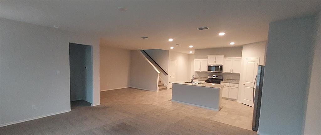 601 Whitecomb Lane Property Photo 4