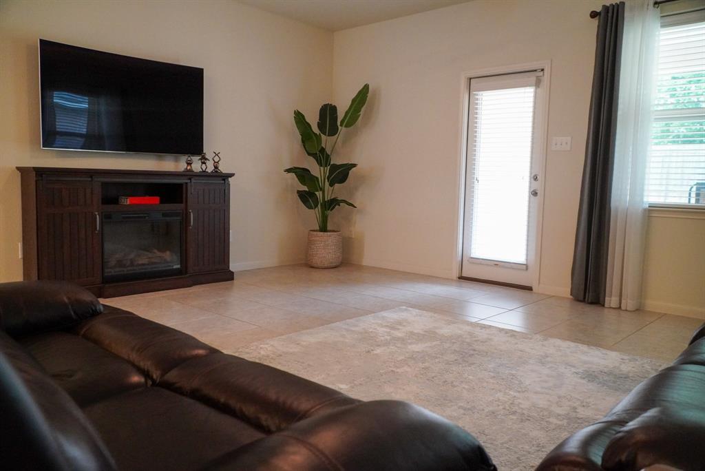 13624 Helix Bridge Way Property Photo 6