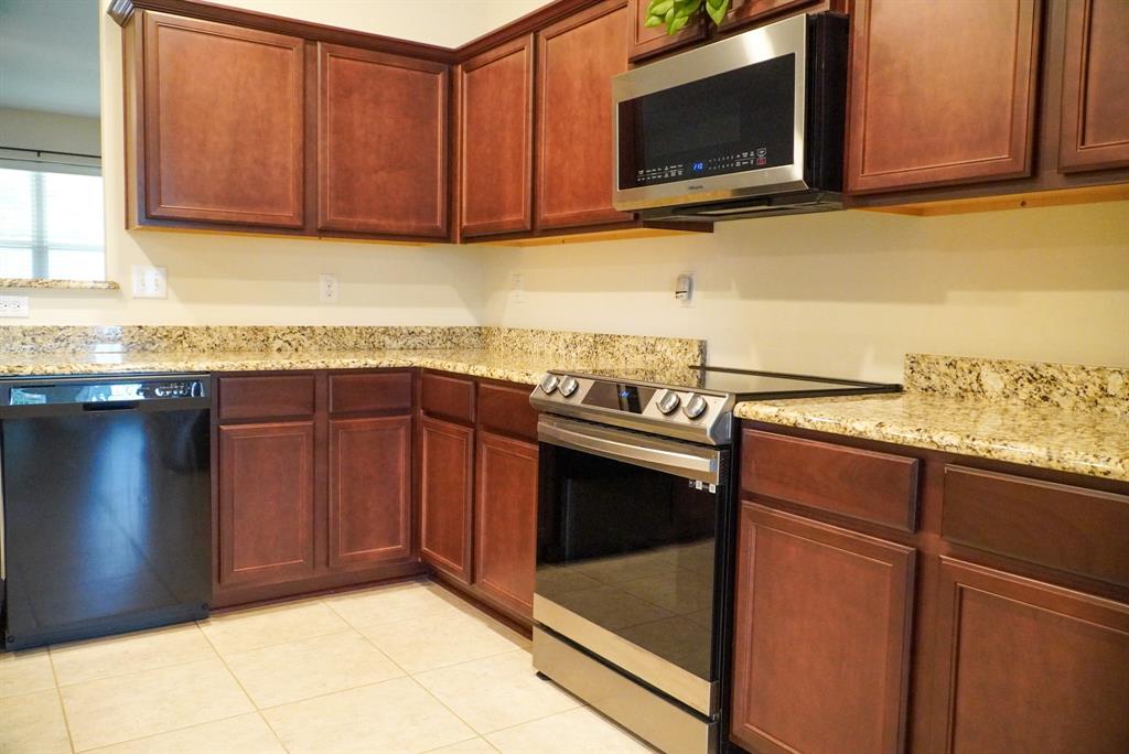 13624 Helix Bridge Way Property Photo 10