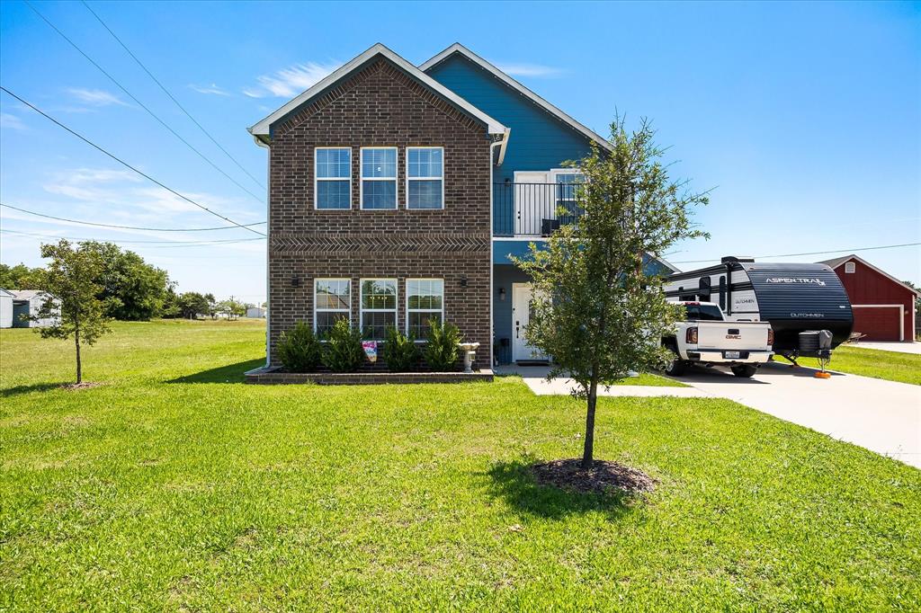 220 Swan Parkway Property Photo 1