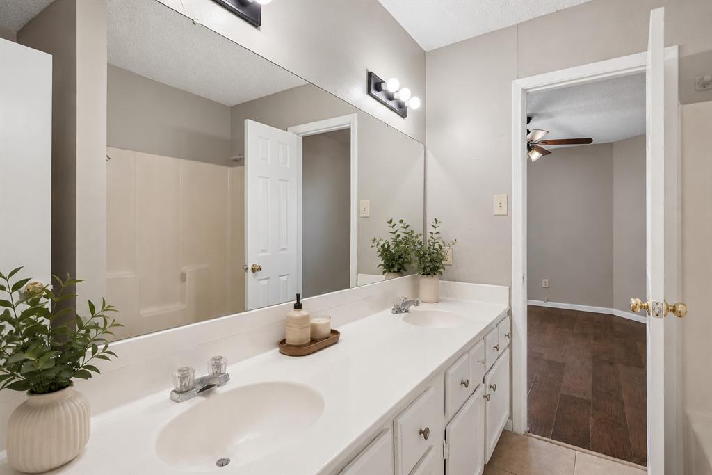 2813 Wimbledon Court Property Photo 6