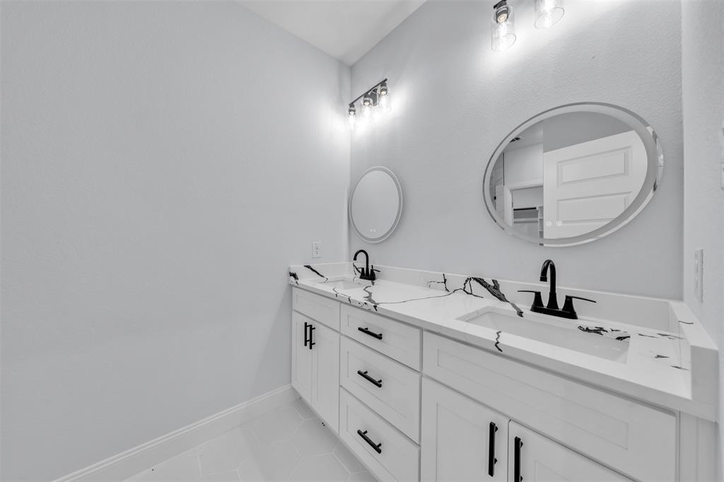 5212 Cox Street Property Photo 18