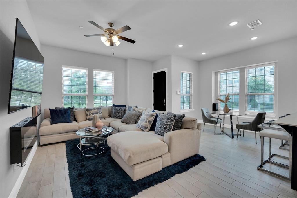 1498 Weston Road Property Photo 3