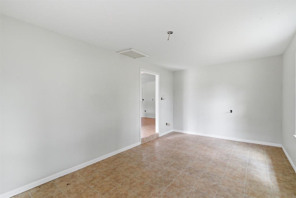 203 N Kickapoo Street Property Photo 5