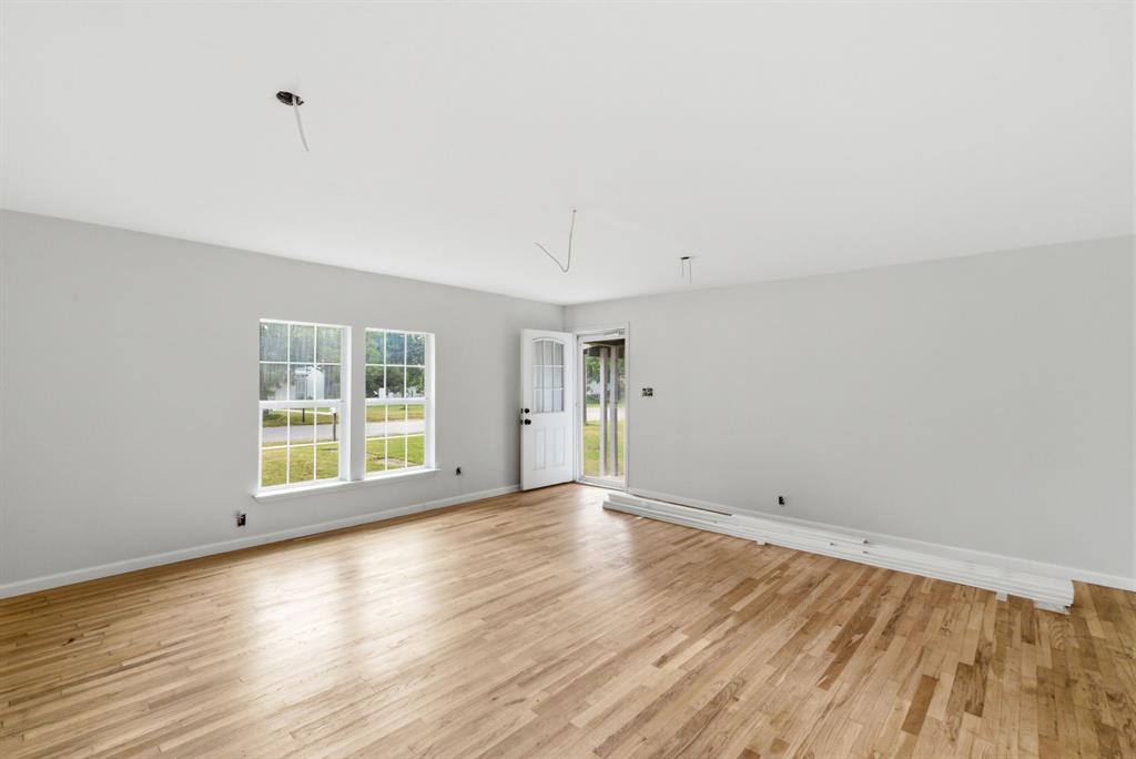 203 N Kickapoo Street Property Photo 7