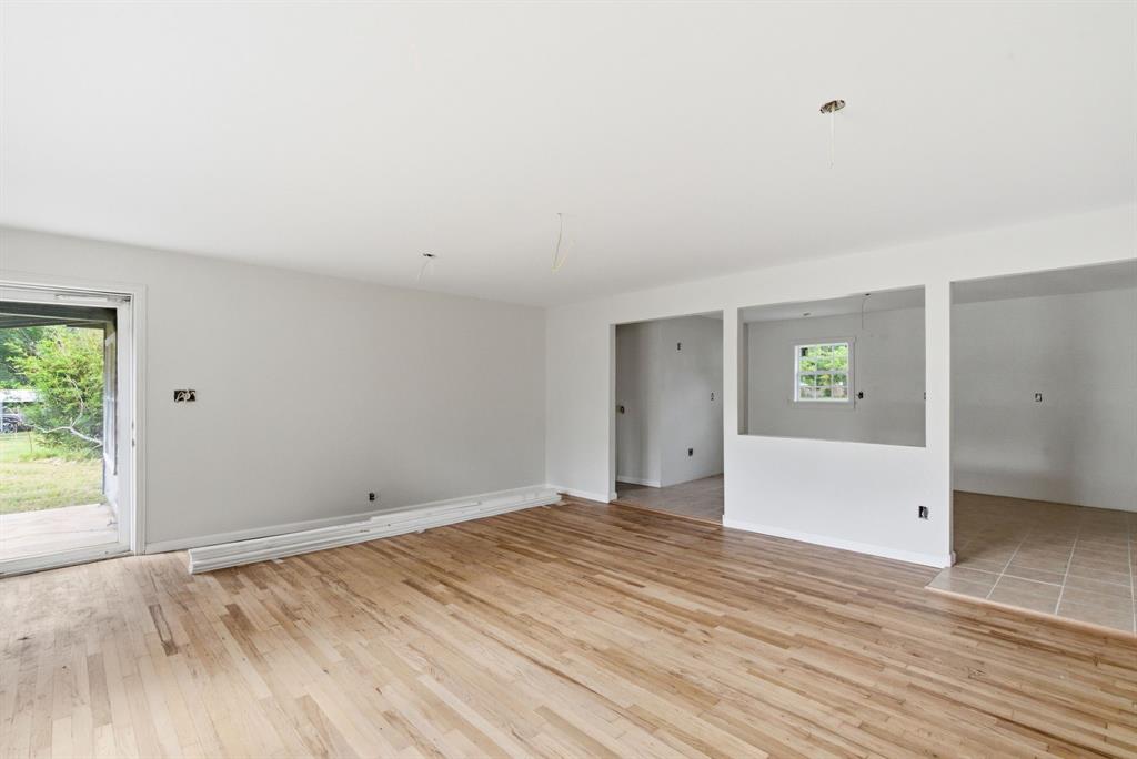203 N Kickapoo Street Property Photo 8