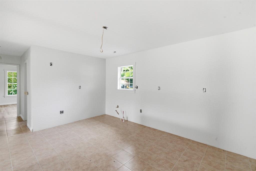 203 N Kickapoo Street Property Photo 10