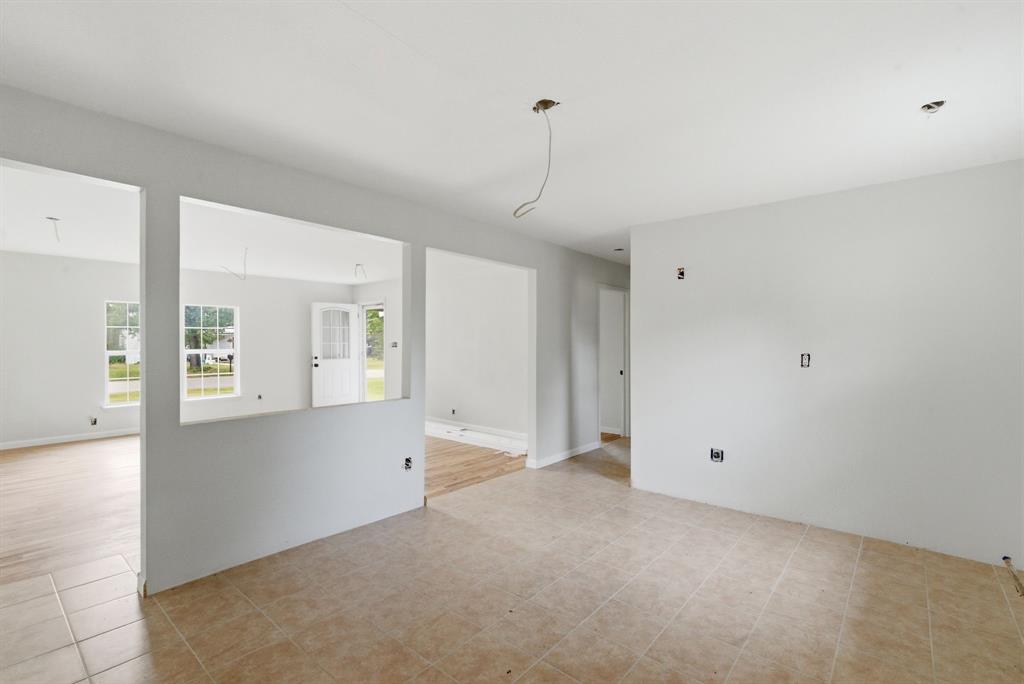 203 N Kickapoo Street Property Photo 12