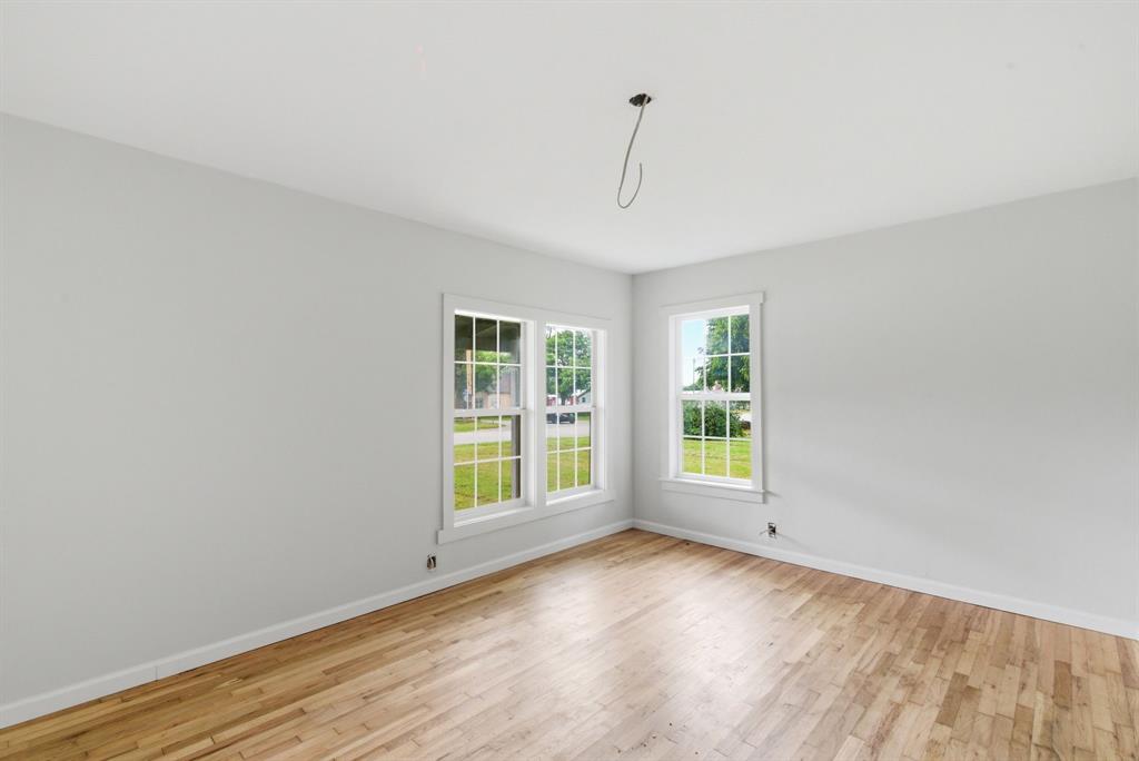 203 N Kickapoo Street Property Photo 14