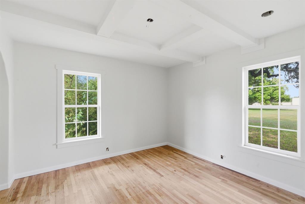 203 N Kickapoo Street Property Photo 18