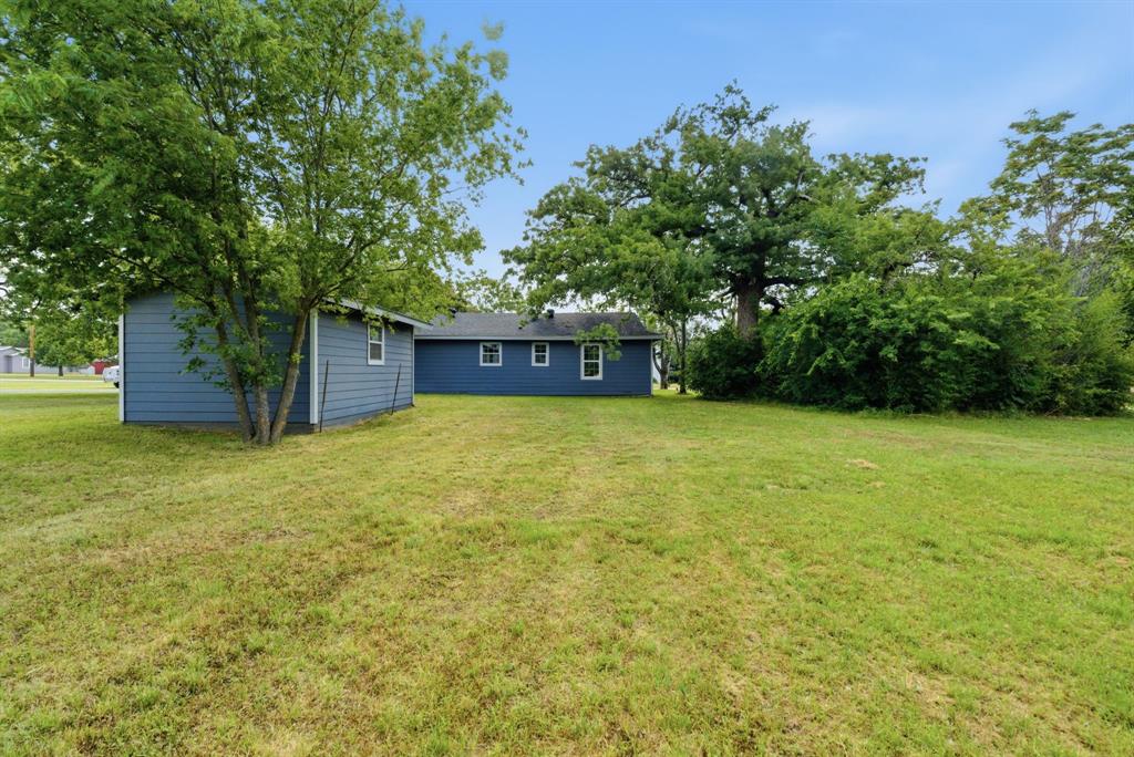 203 N Kickapoo Street Property Photo 24