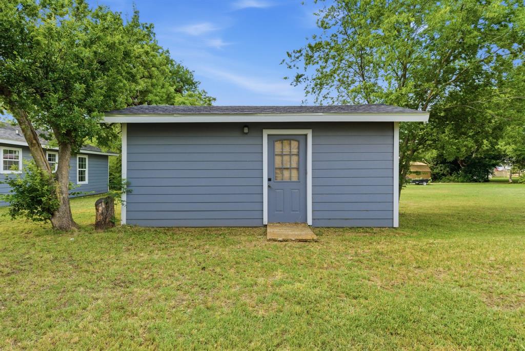 203 N Kickapoo Street Property Photo 27