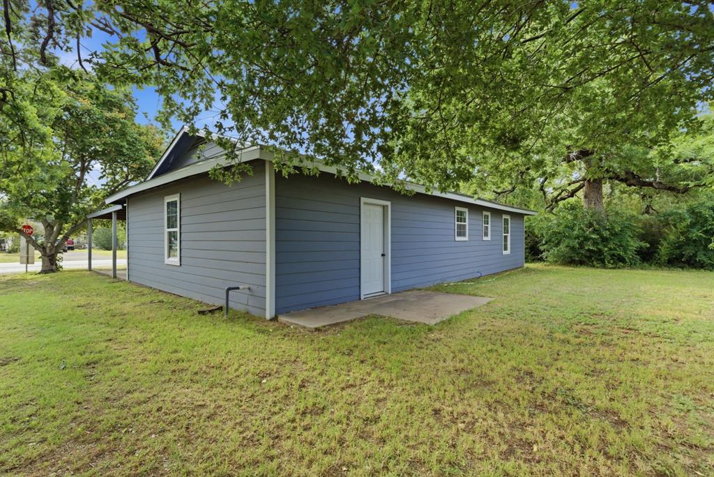 203 N Kickapoo Street Property Photo 28