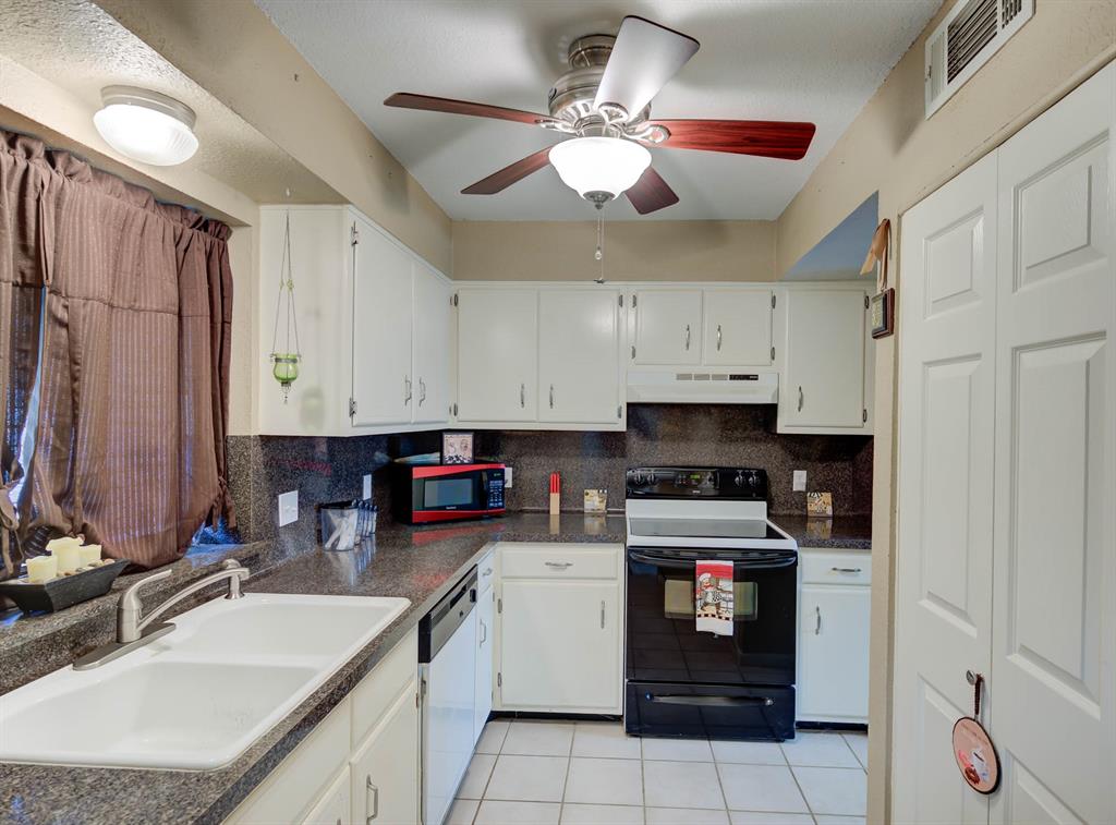 765 Highland Square Drive Property Photo 3