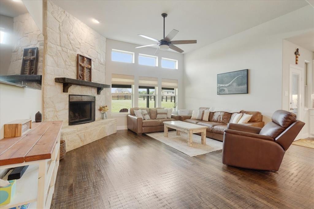 1205 Redbud Property Photo 4