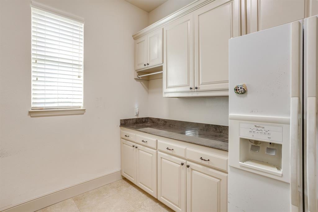 2304 Marseilles Court Property Photo 33