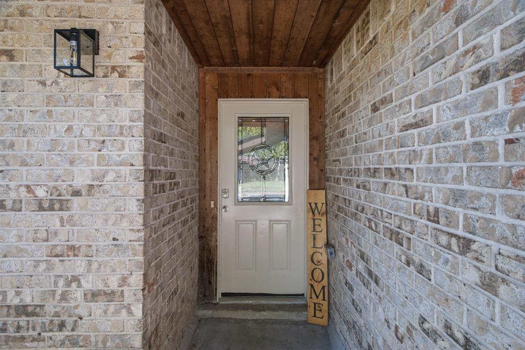 1615 Roundrock Trail Property Photo 2