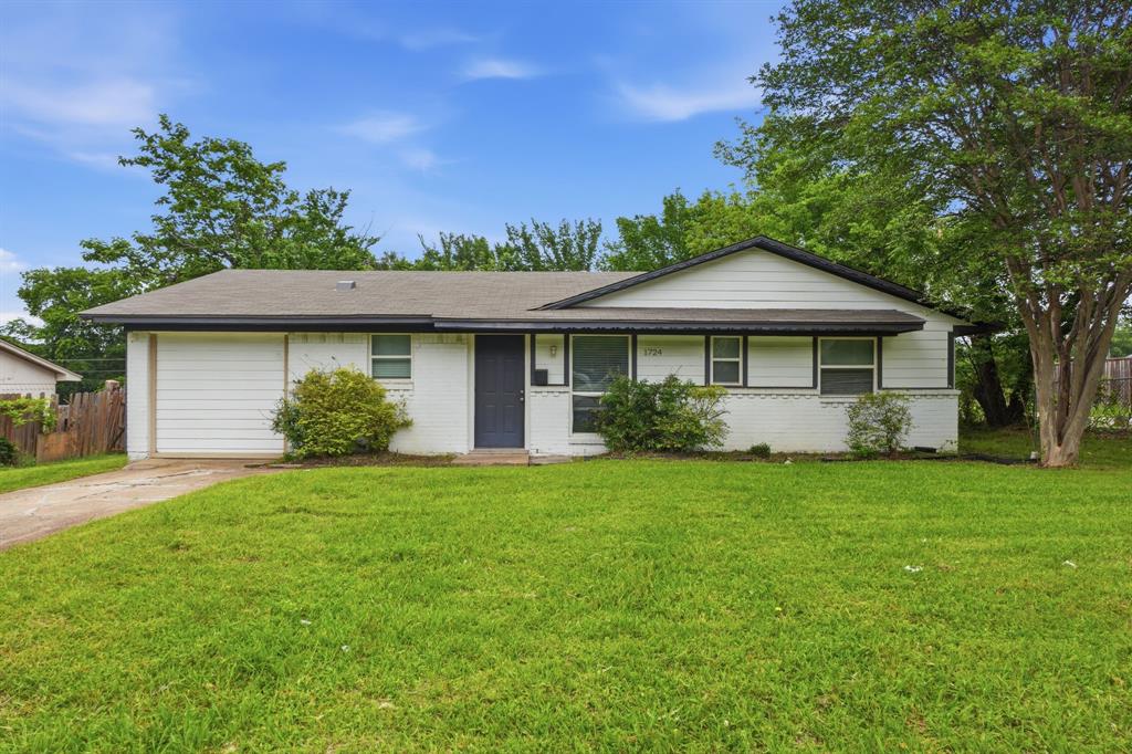 1724 Spring Lake Drive Property Photo 1