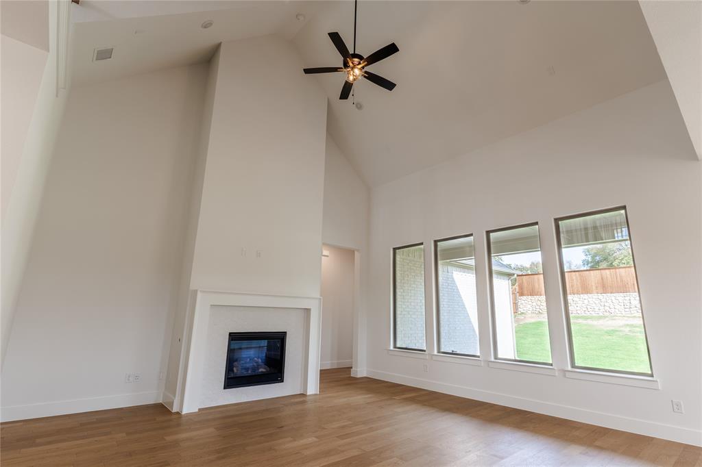10021 Cresent Drive Property Photo 2
