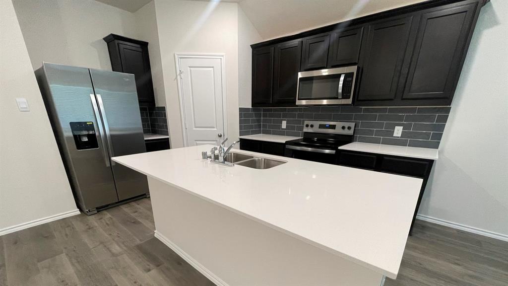 1218 Breezy Oak Drive Property Photo 4